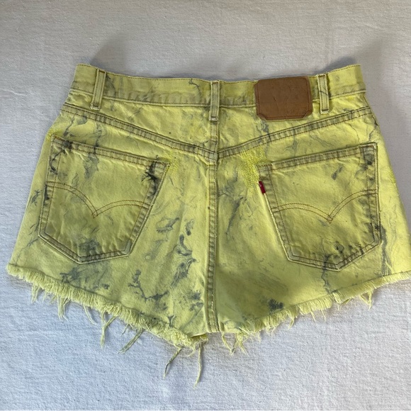Levi’s Vintage Marble Dyed Yellow Distressed Denim Cutoff Jean Shorts - Picture 6 of 13